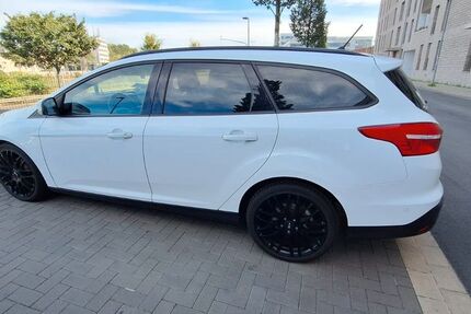 Ford Focus 160.800 km 7.100 &euro; Düsseldorf 40476