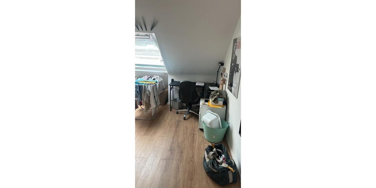 Dachgeschoßwohnung Krefeld - 2 Zimmer, 80 m&sup2;, 745&euro; | Angebot:27553891