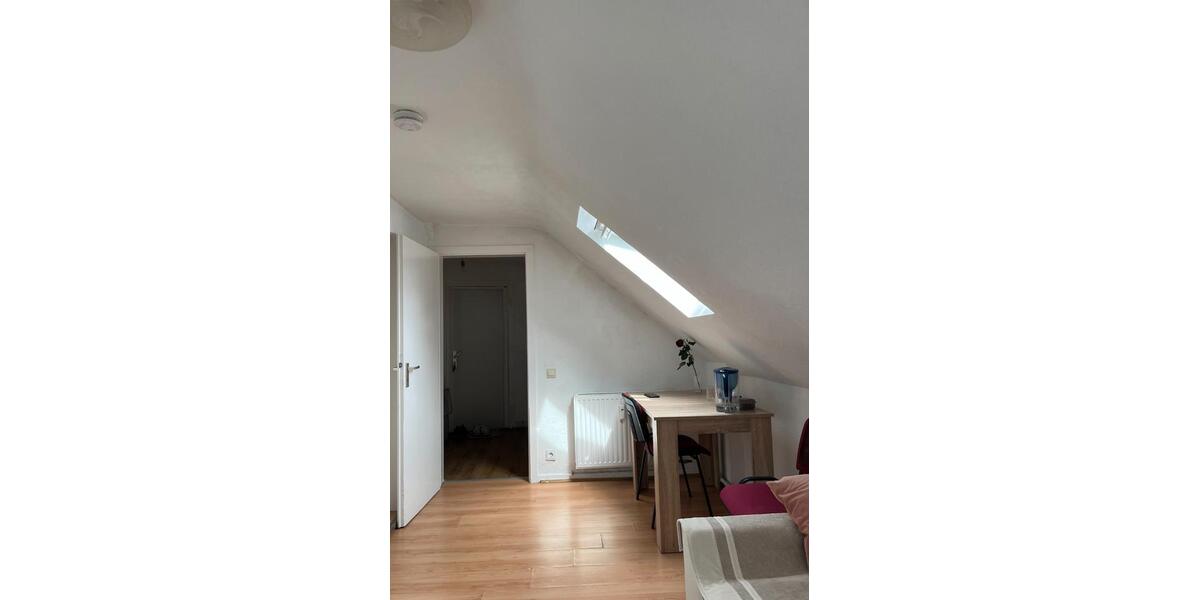 Dachgeschoßwohnung Düsseldorf Stadtbezirk 9 - 3 Zimmer, 35 m&sup2;, 465&euro; | Angebot:27551988