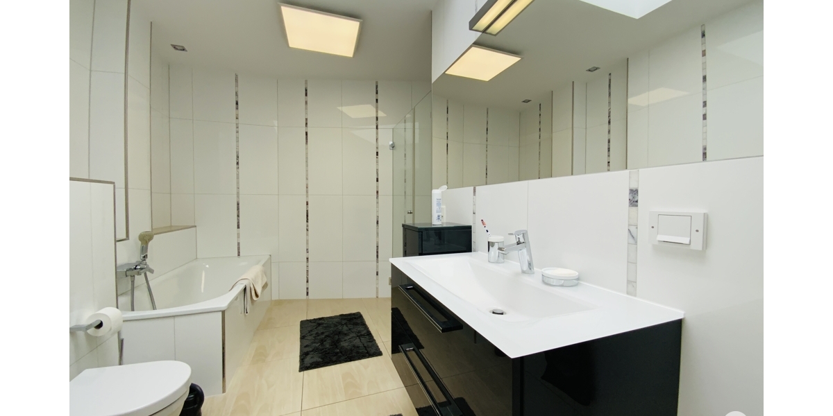 Wohnen auf einer Ebene Moderne, hochwertige 3 Zimmer-Wohnung mit Bungalow-Charakter - Erdgeschoßwohnung Düsseldorf Heerdt | Angebot:27496473