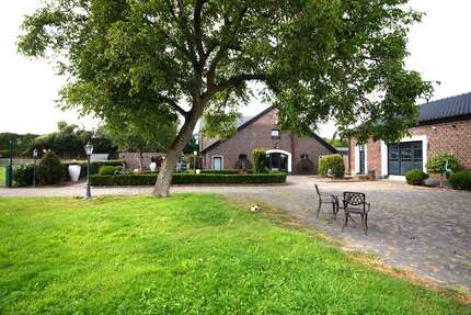 Haus Moers - 7 Zimmer, 356 m&sup2;, 1.900.000&euro; | Angebot:26669056