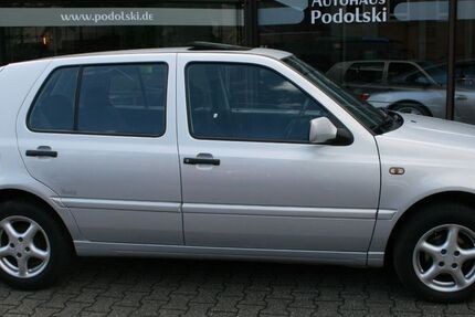 VW Golf 145.592 km 4.900 &euro; Mönchengladbach 41065