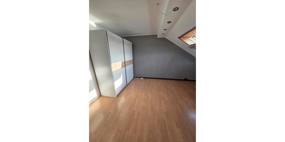 Dachgeschoßwohnung Leverkusen Alkenrath - 3 Zimmer, 50 m&sup2;, 800&euro; | Angebot:27567584
