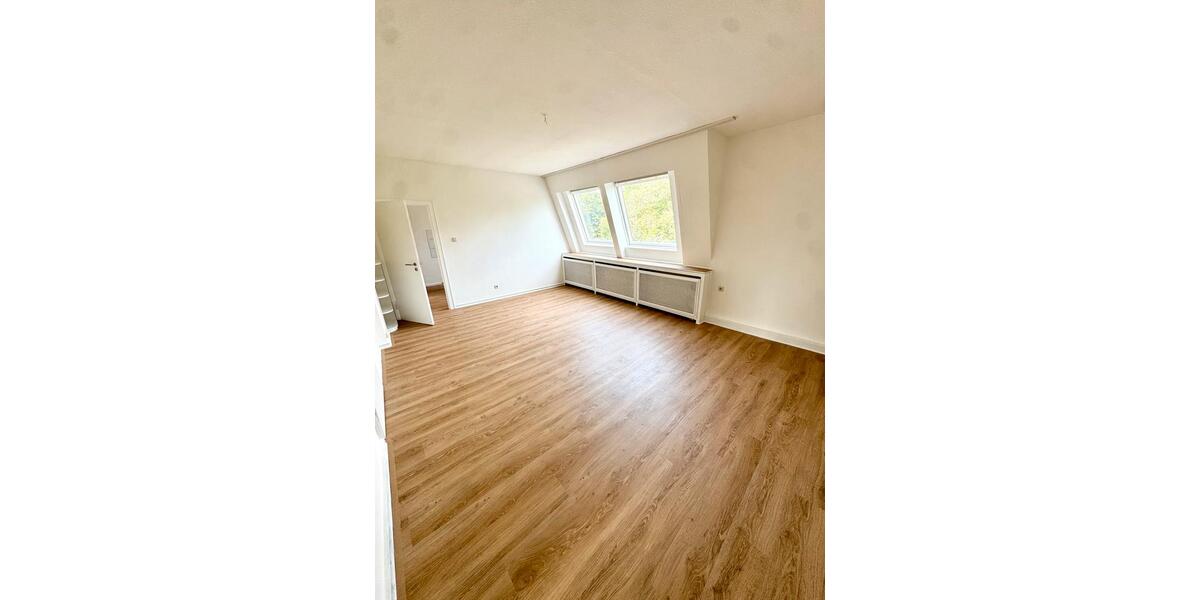 Dachgeschoßwohnung Mönchengladbach West - 2 Zimmer, 65 m&sup2;, 920&euro; | Angebot:27544606