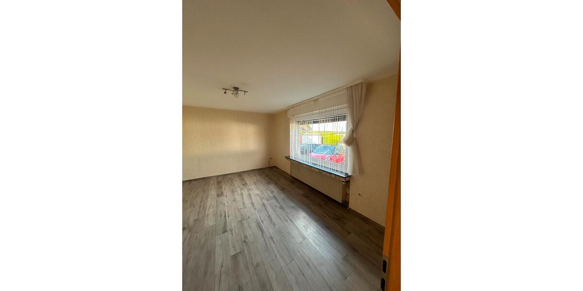 Maisonettenwohnung Duisburg Huckingen - 6 Zimmer, 164 m&sup2;, 1.500&euro; | Angebot:27555683
