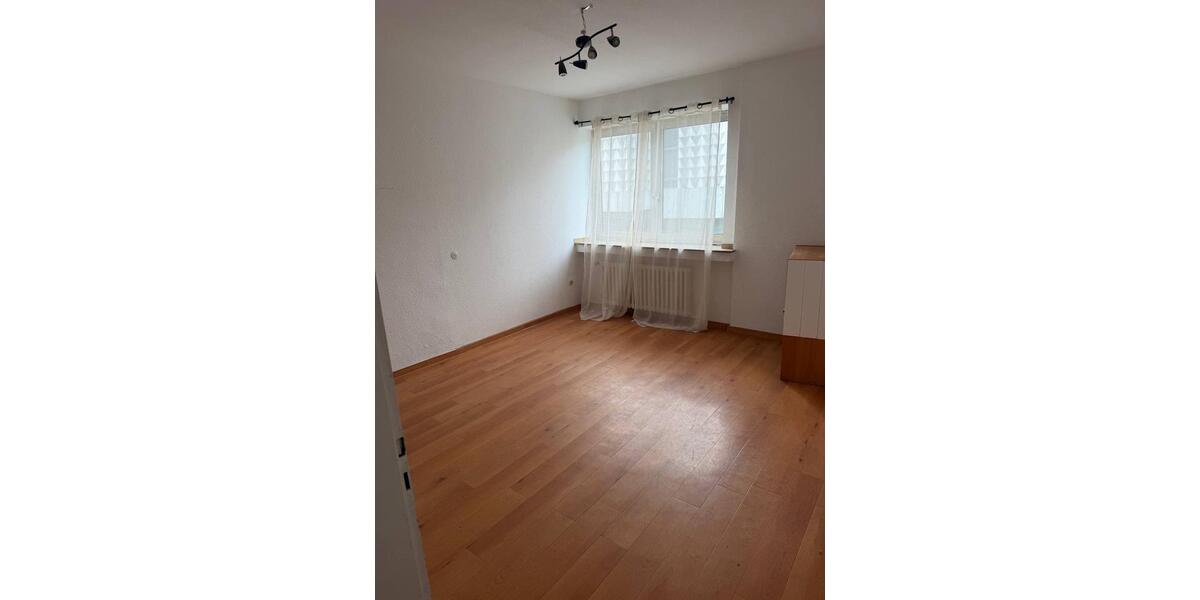 Etagenwohnung Mönchengladbach Süd - 3 Zimmer, 63 m&sup2;, 740&euro; | Angebot:27537505