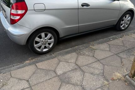 Mercedes-Benz A 150 81.000 km 3.300 &euro; Neuss 41472