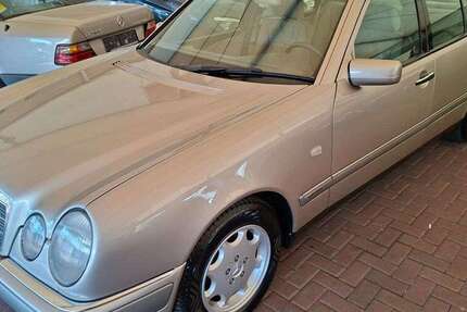 Mercedes-Benz 230 126.200 km 4.350 &euro; Wülfrath 42489