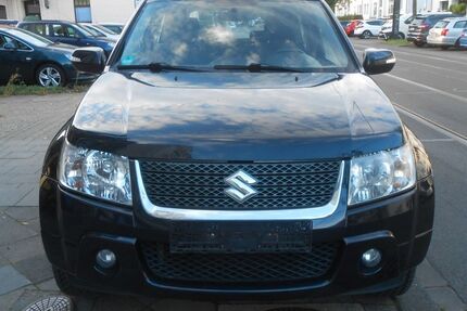 Suzuki Grand Vitara 182.000 km 3.950 &euro; Dusseldorf 40625