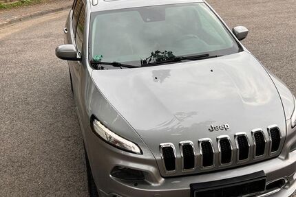 Jeep Cherokee 150.000 km 12.990 &euro; Kaarst 41564