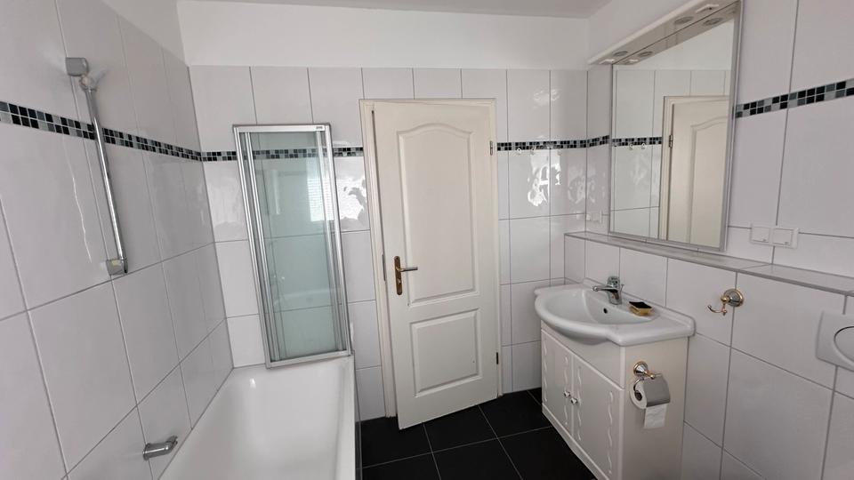 Etagenwohnung Düsseldorf Stadtbezirk 9 - 3 Zimmer, 80 m&sup2;, 1.250&euro; | Angebot:27554909