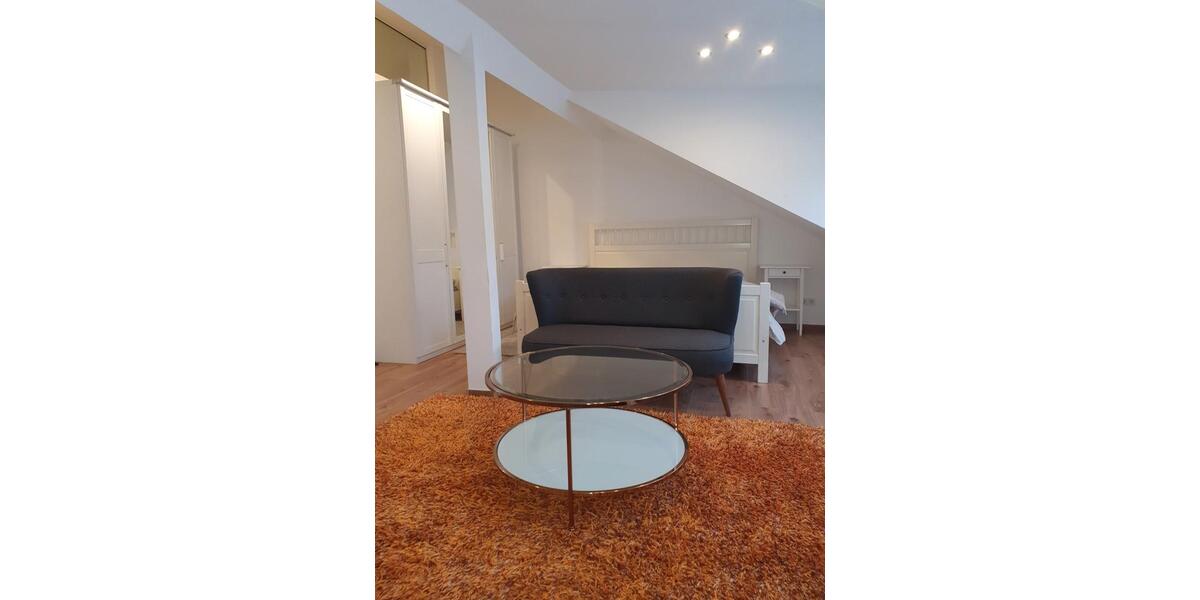 Dachgeschoßwohnung Krefeld - 1 Zimmer, 65 m&sup2;, 900&euro; | Angebot:27535152