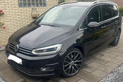 VW Touran 156.000 km 15.199 &euro; Grefrath 47929