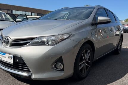Toyota Auris 171.800 km 6.790 &euro; Düsseldorf 40233