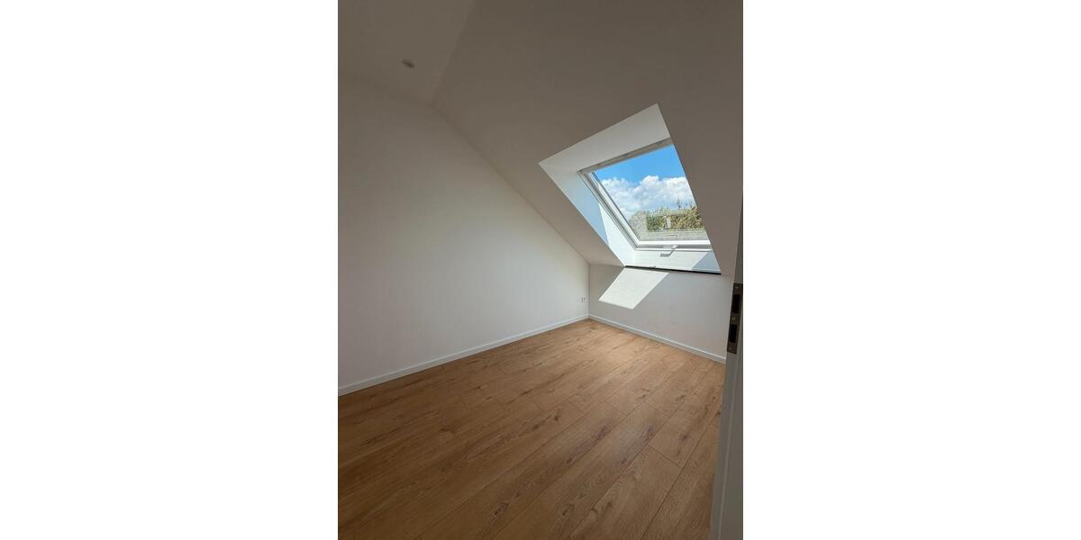 Etagenwohnung Duisburg Rheinhausen - 3 Zimmer, 136 m&sup2;, 1.190&euro; | Angebot:27553924