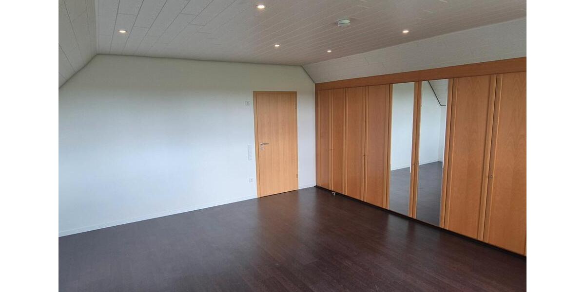 Etagenwohnung Wegberg - 4 Zimmer, 165 m&sup2;, 1.350&euro; | Angebot:27532813
