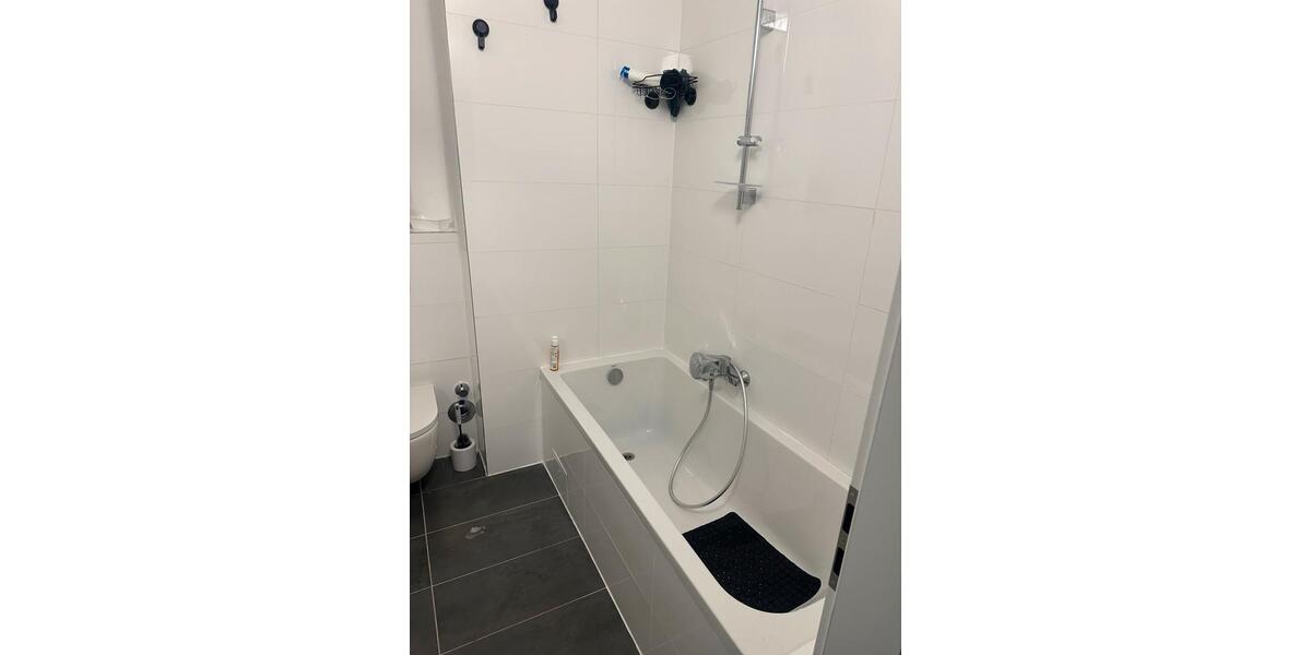 Dachgeschoßwohnung Krefeld - 2 Zimmer, 80 m&sup2;, 745&euro; | Angebot:27553891