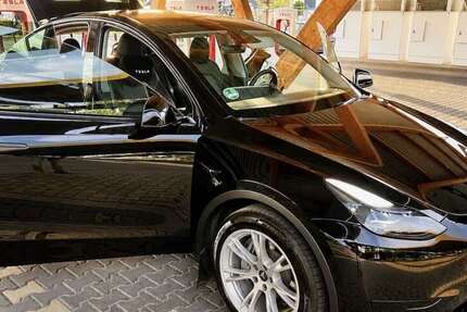 Tesla Model Y 55.000 km 32.500 &euro; Düsseldorf, Stadt 40213