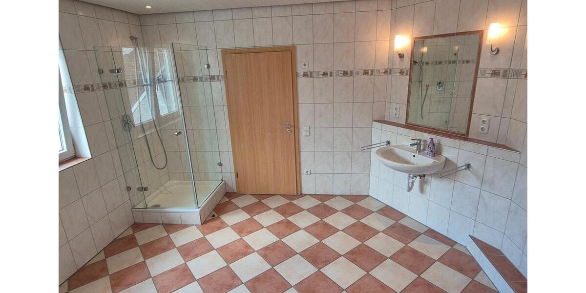 Etagenwohnung Wegberg - 4 Zimmer, 165 m&sup2;, 1.350&euro; | Angebot:27532813