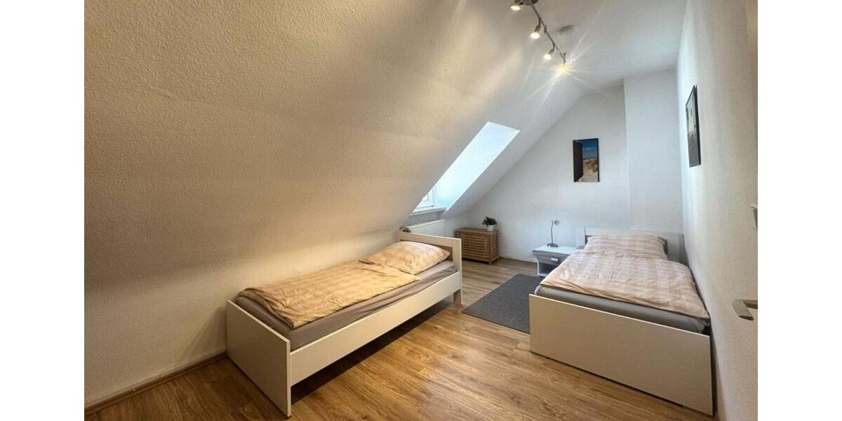Dachgeschoßwohnung Krefeld Cracau - 3 Zimmer, 60 m&sup2;, 810&euro; | Angebot:27543937